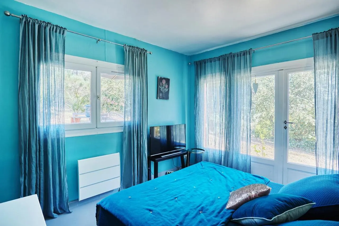 Le Paradis Des Anges Saint-Marc-Jaumegarde Guest house